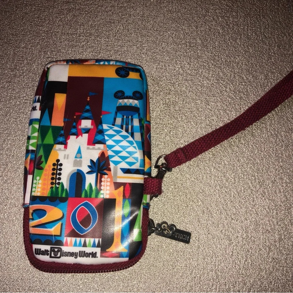 Walt Disney World D-Tech 2014 Mini Cell Phone Pouch/Purse Wallet